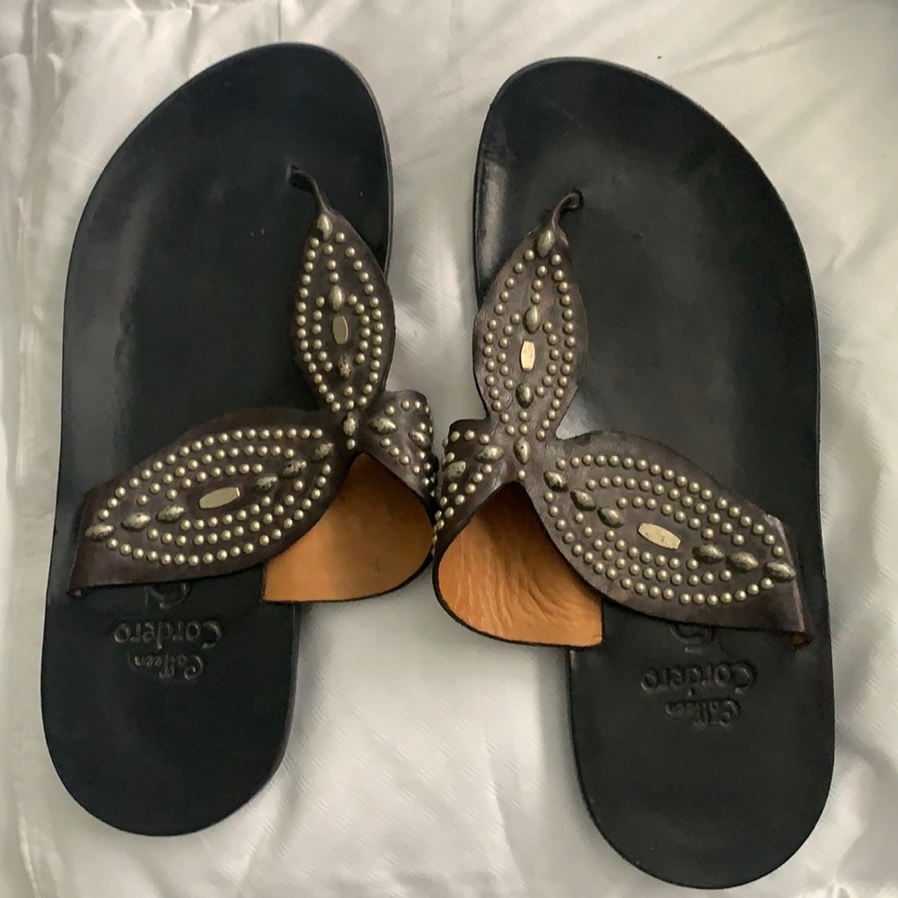 Colleen Cordero hardly used sandal!
